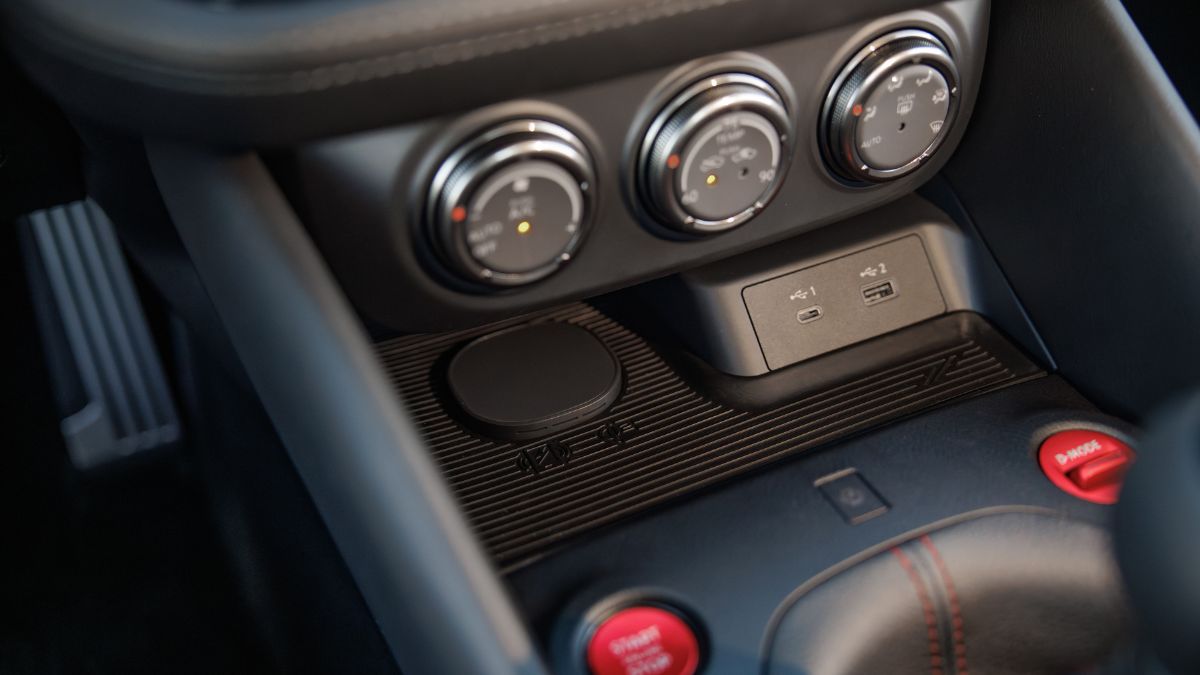 Wireless Charging on Nissan Z