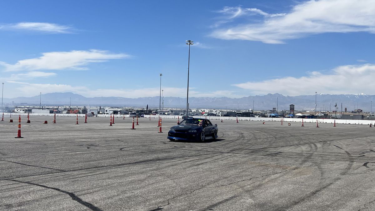 Mark Ranier Dalisay Drifting his R32 at Vegas Drift