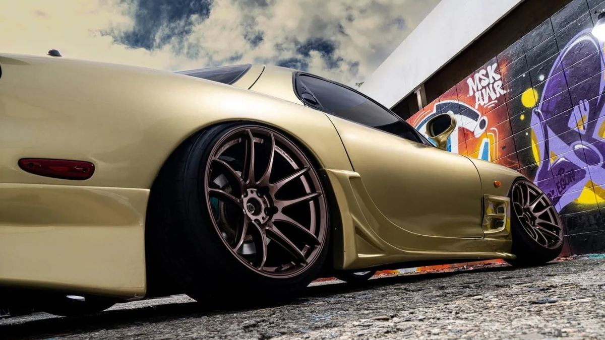 Mazda FD RX7 With Emotion CR Shigoku Wheels