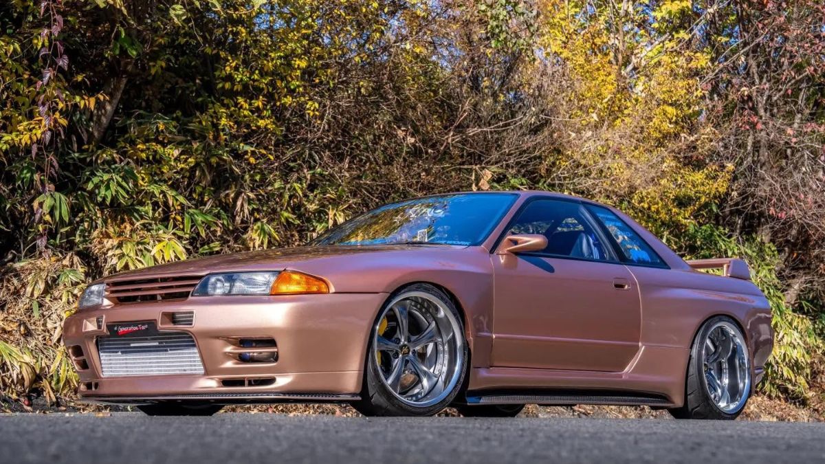 Nissan Skyline R32 GT-R With WORK KS-KF Wheels