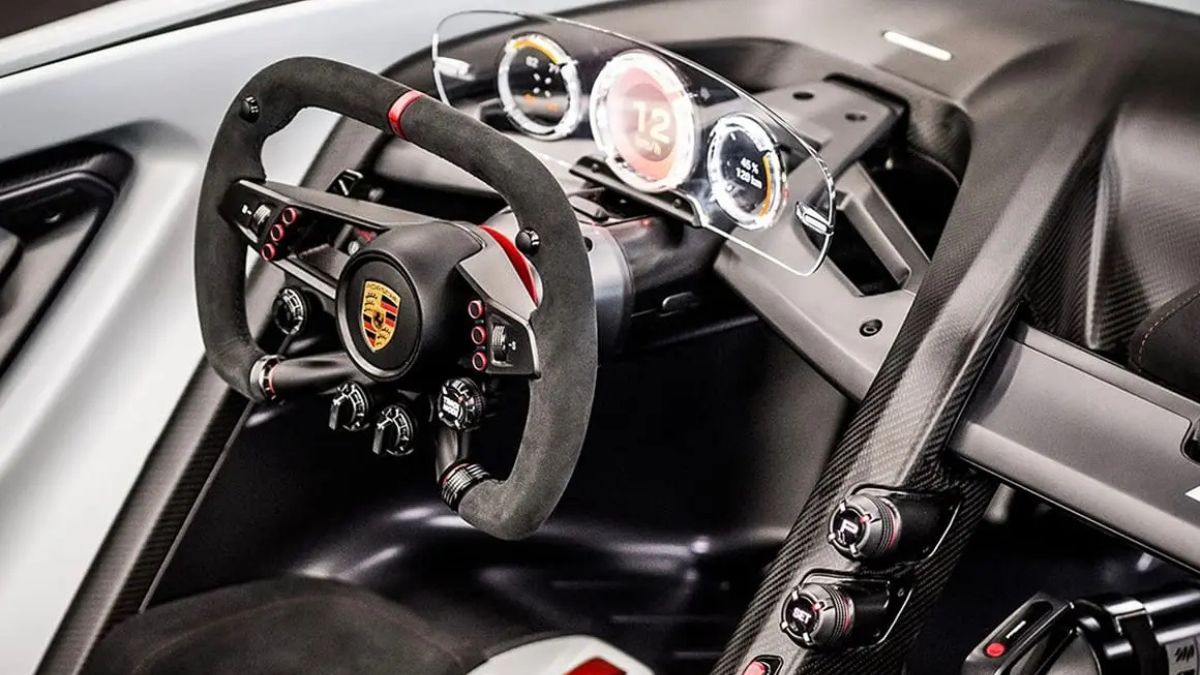 Porsche Fanatec Sim Racing Steering Wheel Collaboration 3